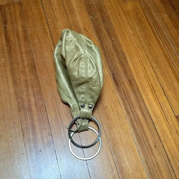 Gold purse with ring handles - Picture 4 of 8